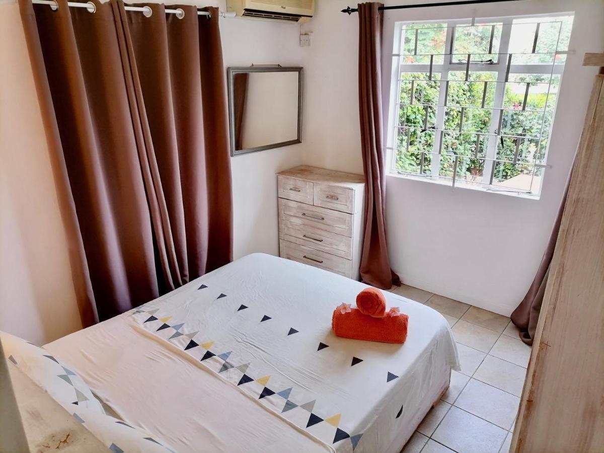 Beachfront 2 Bedroom-House - Tilacaze Flic-en-Flacq 外观 照片